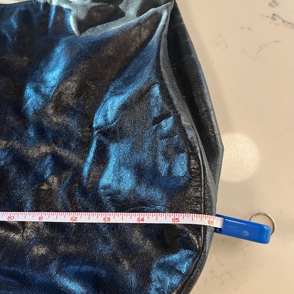 TORY BURCH destressed hobo Black Leather Shoulder Bag with Gold accents - Picture 10 of 12